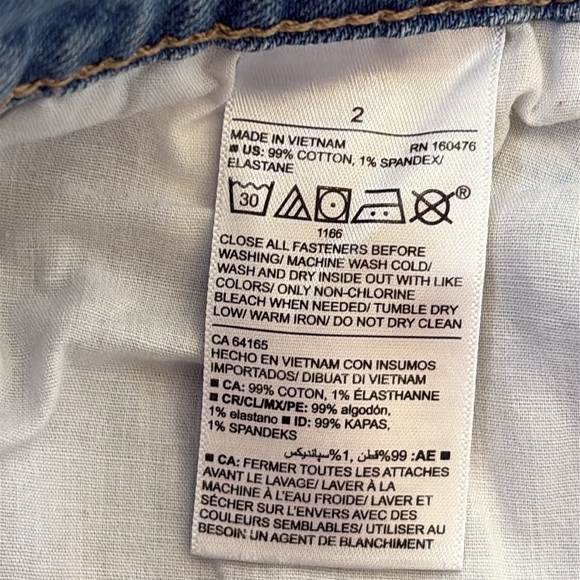 ⭐️Old Navy Boyfriend Mid Rise Distressed Denim Shorts Size 2 - Picture 5 of 6